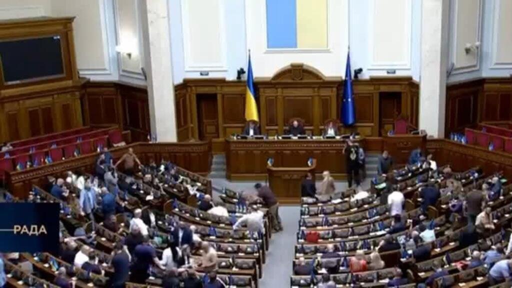 Ucrania: anuncian detenciones de políticos y militares involucrados en caso de corrupción