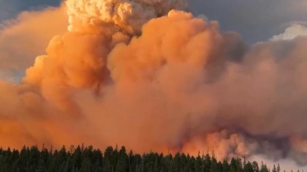 Un incendio forestal de enormes proporciones lleva un mes devastando el Gran Cañón
