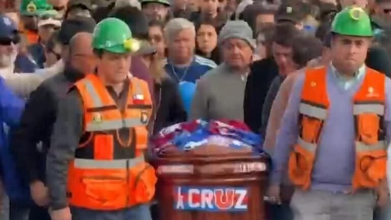 Honras fúnebres de los trabajadores fallecidos tras el colapso de la mina chilena El teniente