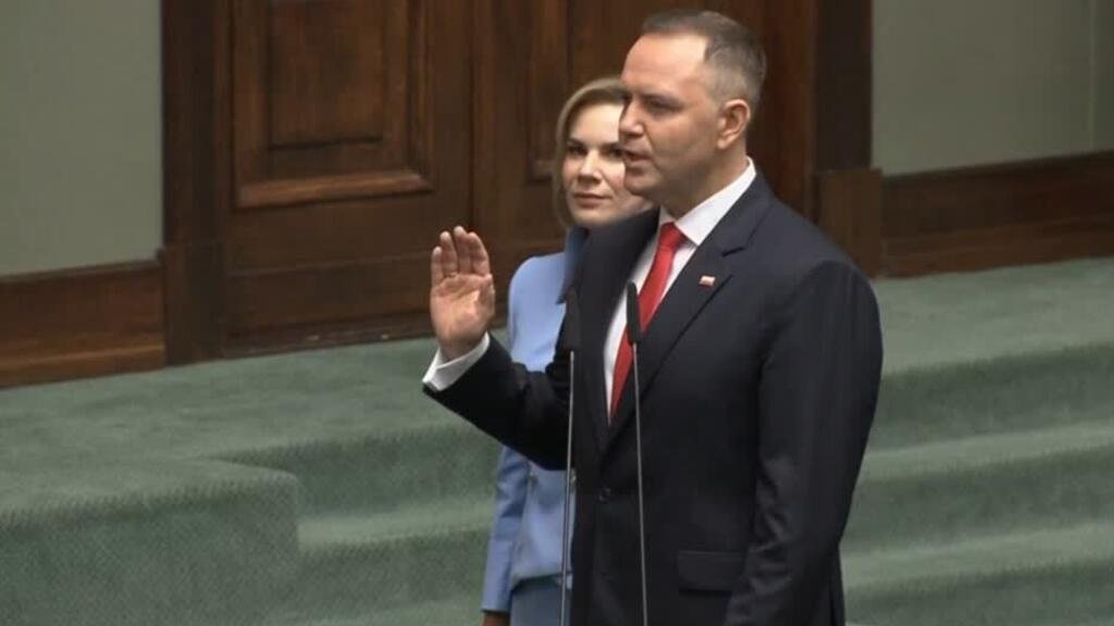 Karol Nawroki asume la presidencia de Polonia tras una ajustada victoria