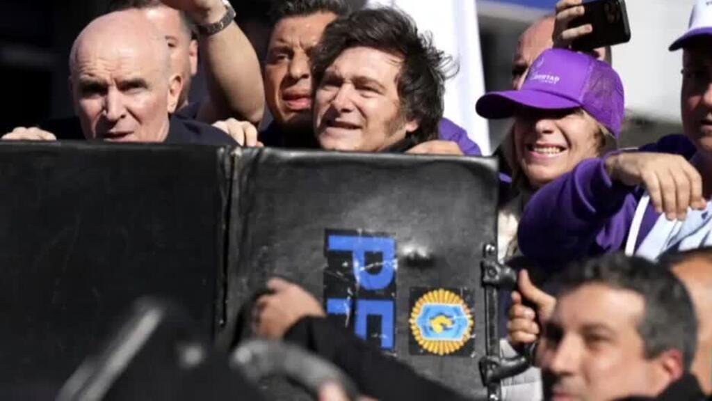 Agreden a Milei y a su hermana en medio de escándalo por presunta corrupción