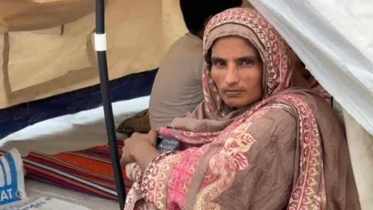“Nuestros sueños se los llevó el agua”: inundaciones en Pakistán devastan a la población
