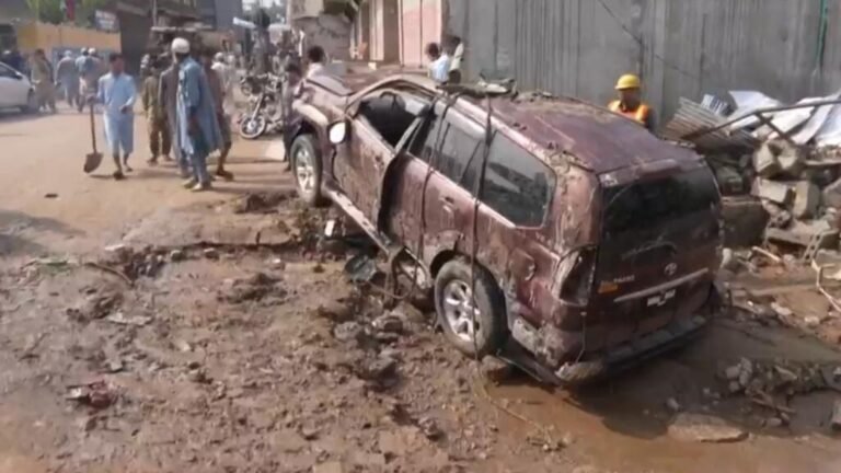 Pakistán: inundaciones dejan más de 300 muertos y 150 desaparecidos