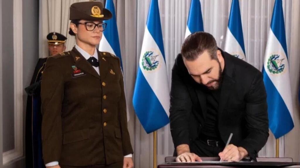 Estrictas normas en escuelas públicas de El Salvador son impulsadas por el ministerio de Educación