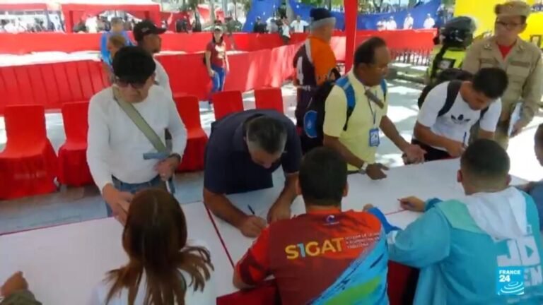 Venezolanos se inscriben para la Milicia Bolivariana ante pedido de Maduro y tensión con EE. UU.