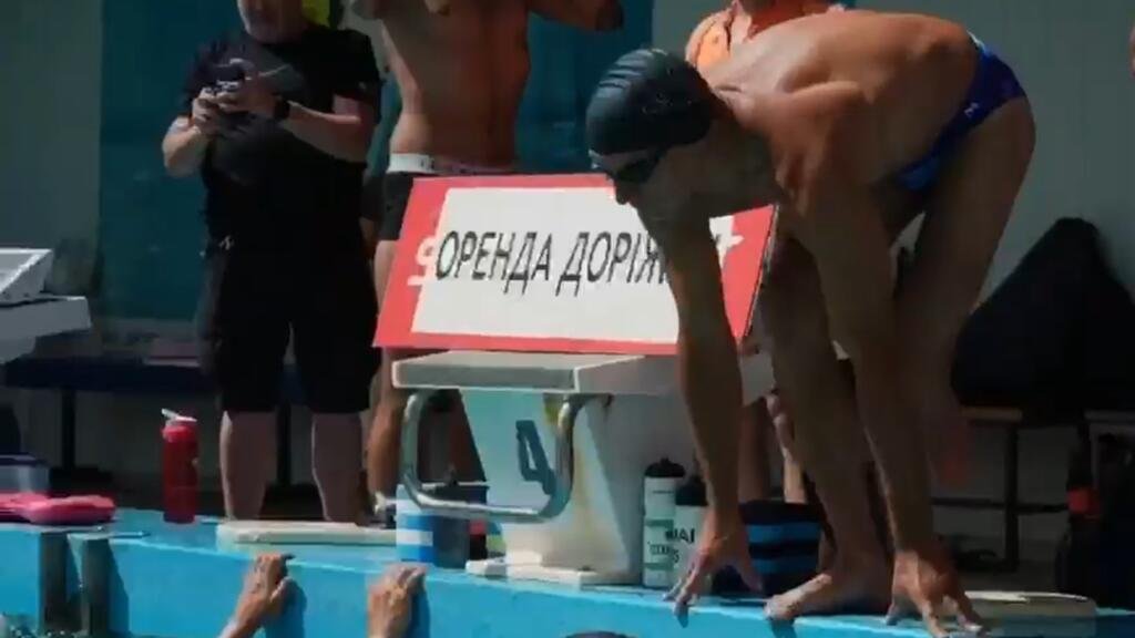 Veteranos de guerra ucranianos compiten en carrera de natación del Bósforo