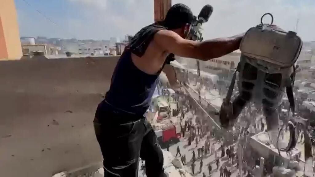 ¿Quiénes eran los periodistas asesinados por Israel en el ataque al Hospital Nasser?