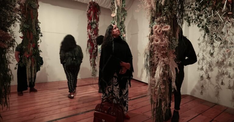 Una exposición inmersiva busca denunciar los casamientos infantiles en México