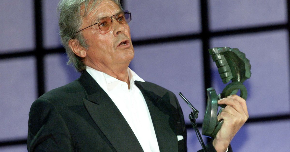 La lucha por la herencia de Alain Delon: ¿sus tres hijos están al borde de la ruina?
