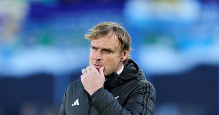 La altura de los All Blacks cuando pierden: el entrenador Scott Robertson elogió a Los Pumas y fue autocrítico, pero cuestionó el arbitraje en cancha de Vélez