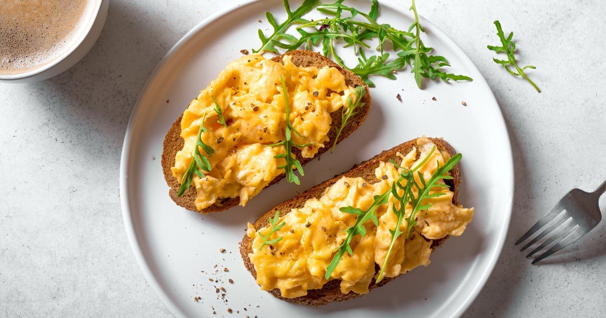 Desayunar huevos está de moda: qué debemos saber del alimento que desbancó a las tostadas, y cuántos se pueden comer por día