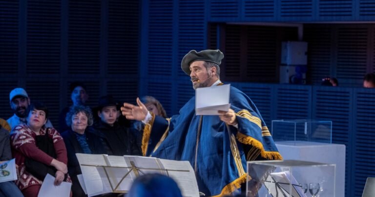 Rafael Spregelburd vuelve al Museo Moderno con una pieza en torno a Rafael Squirru