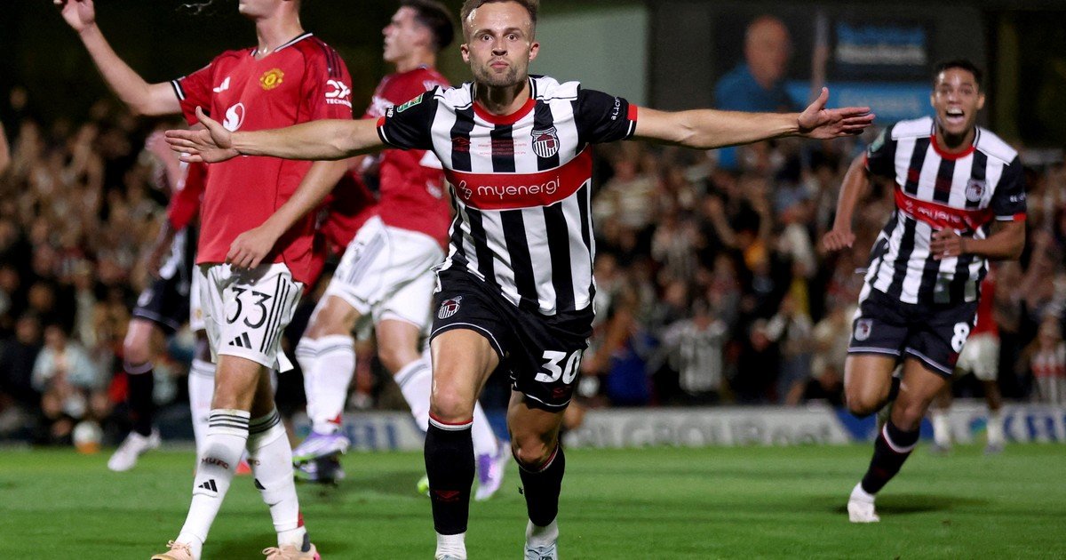 Manchester United sufrió el mayor papelón de su historia: un equipo de Cuarta División lo eliminó por penales de la Copa de la Liga de Inglaterra