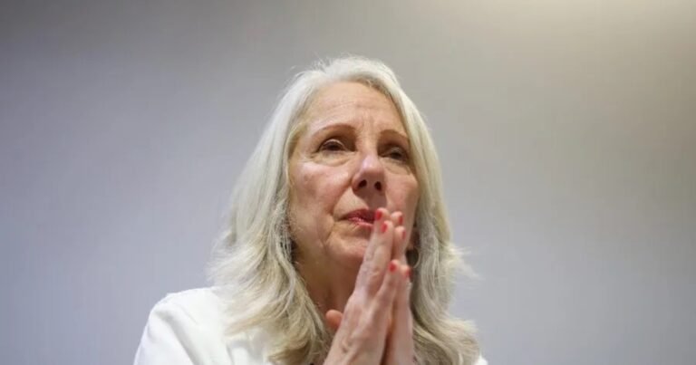 Guerra y exilio: La autora María de Lourdes Victoria vincula la Guerra Civil española y el presente