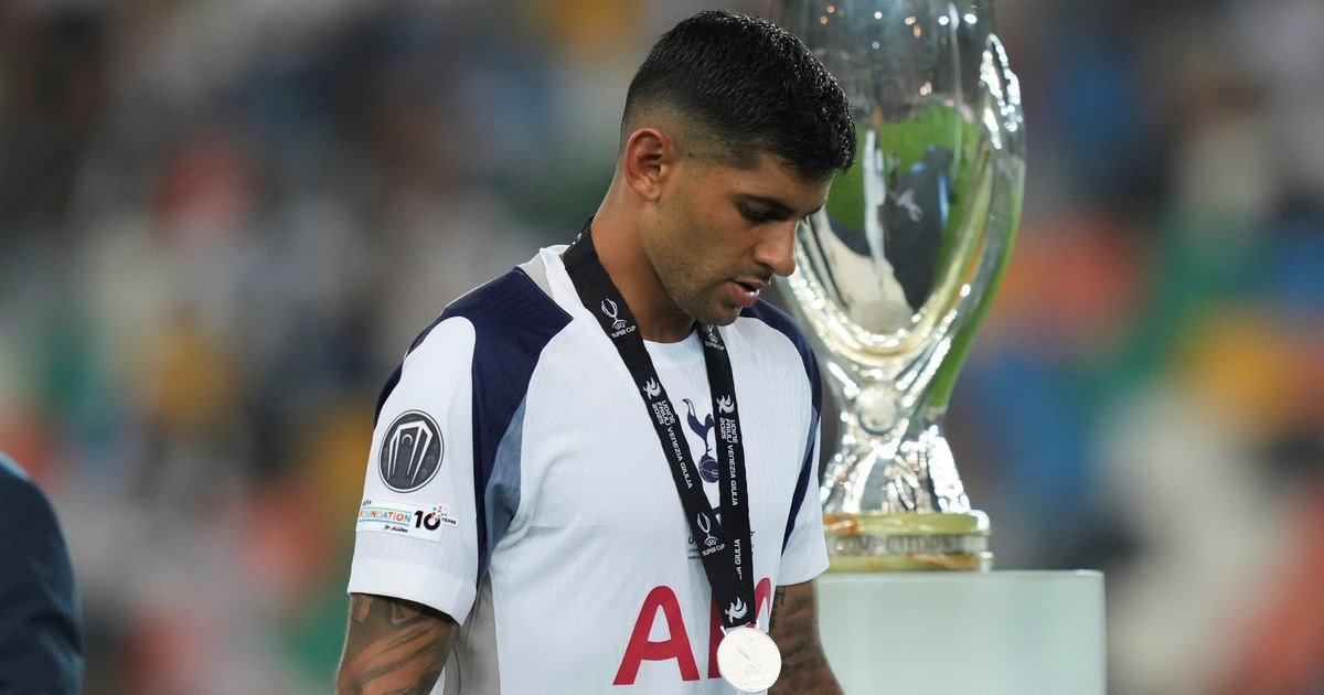 Cuti Romero dejó escapar la Supercopa de Europa en los últimos cinco minutos: PSG lo empató y le ganó por penales al Tottenham para volver a gritar campeón