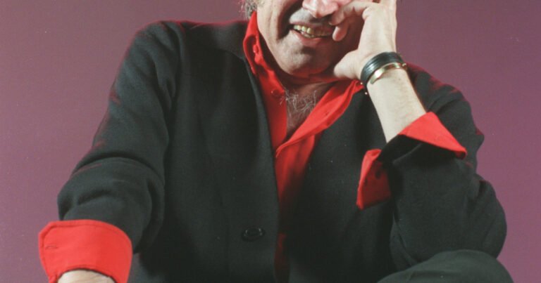 Sandro cumpliría 80 años: los hitos de su carrera y cómo será el homenaje en la plaza que lleva su nombre, en Banfield