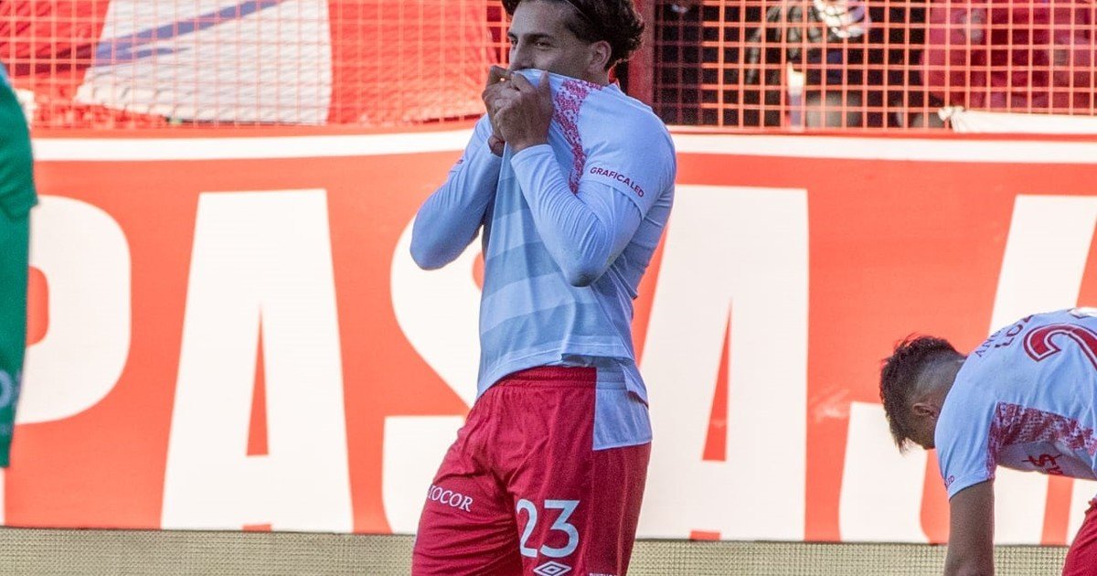 El gol de López Muñoz ante Racing, un tributo a Maradona por partida doble