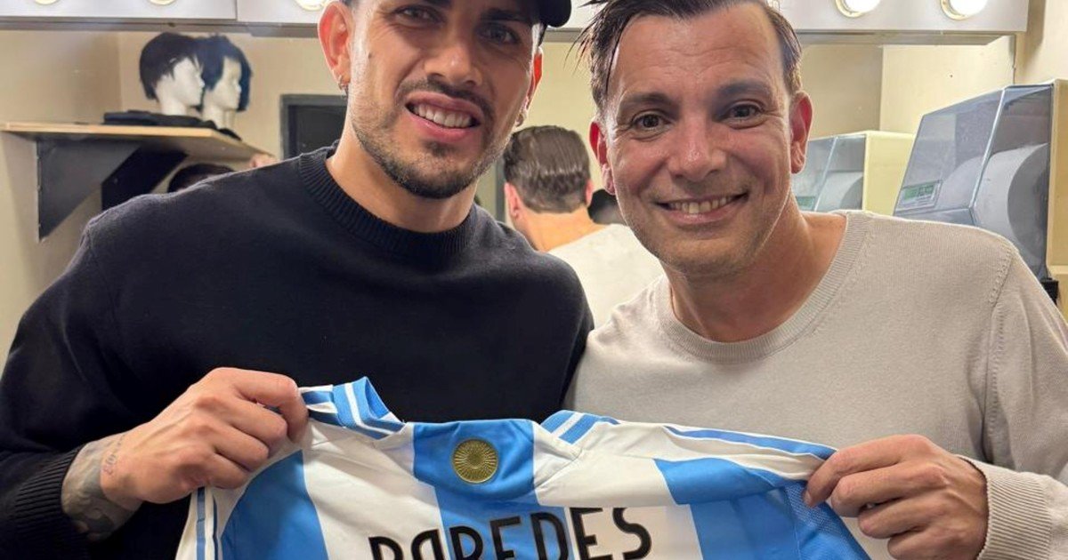 Leandro Paredes fue a la calle Corrientes y recibió una seductora propuesta de Martín Bossi