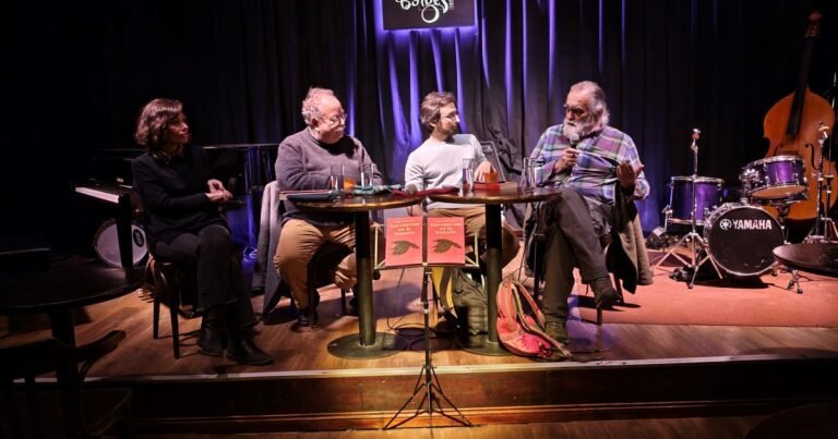 ‘Los cuervos en la historia’: Jorge Fondebrider recorre la simbología de estas aves en todas las culturas