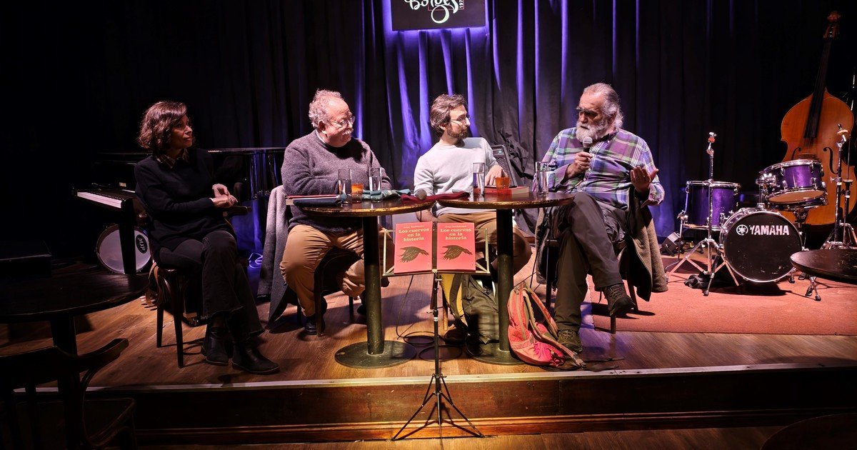 ‘Los cuervos en la historia’: Jorge Fondebrider recorre la simbología de estas aves en todas las culturas