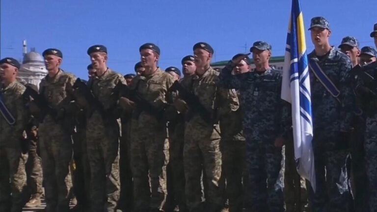 Independencia de Ucrania: primer ministro canadiense acompaña a Zelenski en conmemoraciones