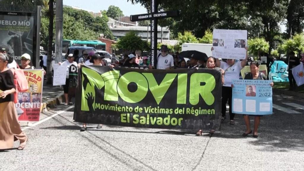El Salvador: familiares de detenidos exigen declarar inconstitucional el régimen de excepción