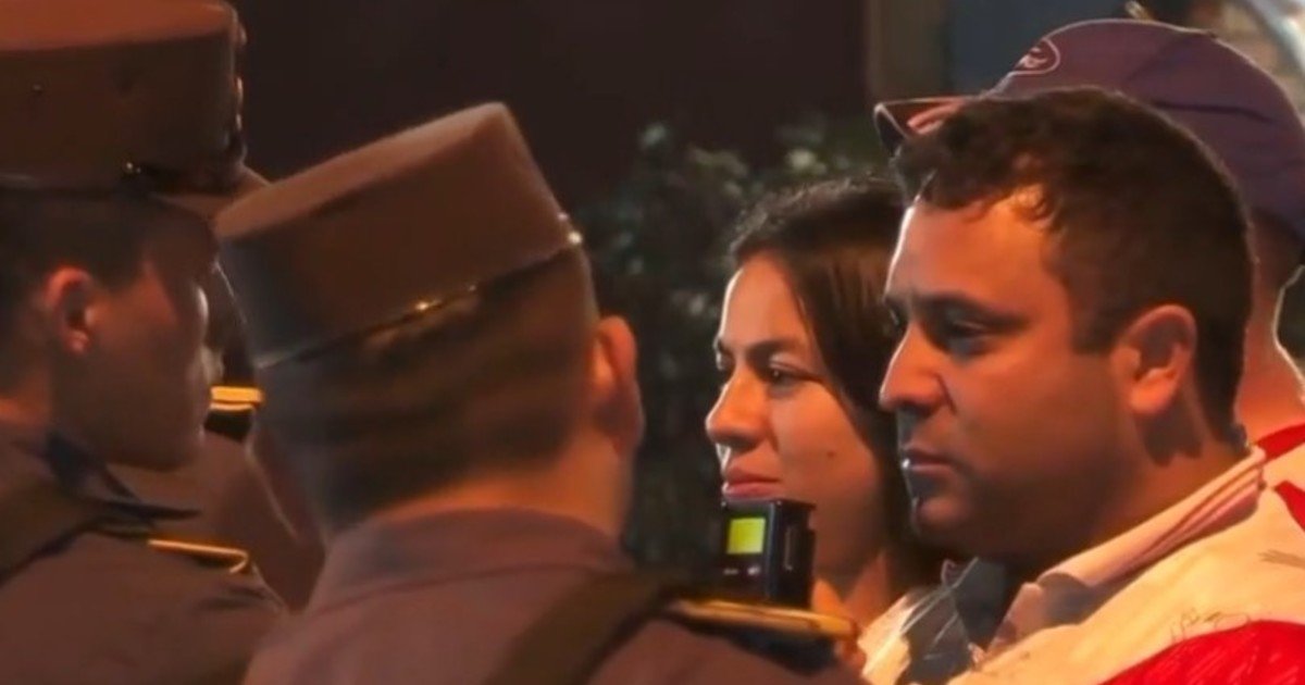 Hinchas de River se toparon con un control de alcoholemia antes del partido contra Libertad y terminaron retenidos en una comisaría