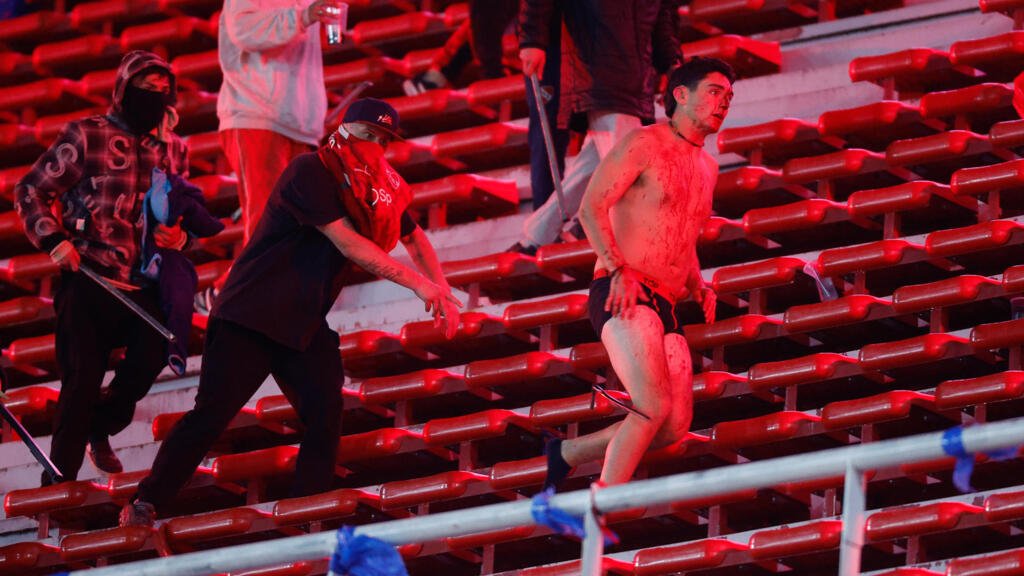 Violencia en la tribuna: diez heridos y más de 100 detenidos tras partido de fútbol en Argentina