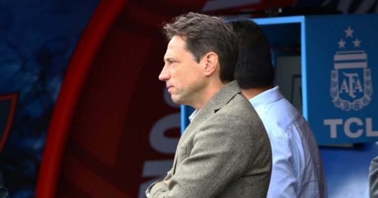 San Lorenzo, en llamas: Moretti fue al entrenamiento del plantel y sus pares de la dirigencia repudiaron su regreso al club