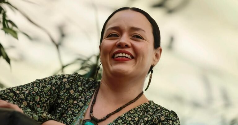 "El duelo es imposible en un sistema que te obliga a estar bien", asegura la escritora Tania Tagle