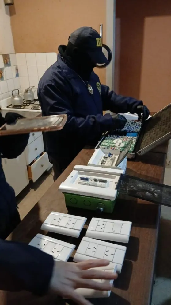 Robaban puertas, ventanas y hasta una soldadora: tres detenidos en Puerto Deseado