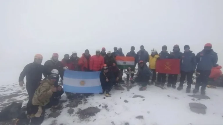 Una patrulla del Ejército Argentino logró un histórico ascenso al Himalaya