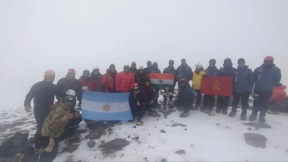Una patrulla del Ejército Argentino logró un histórico ascenso al Himalaya