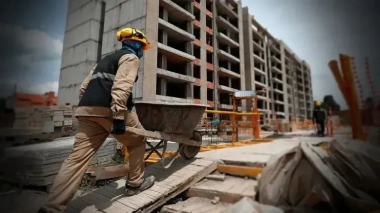 La construcción repuntó en junio, pero las expectativas siguen bajo techo