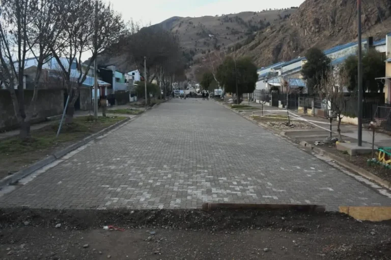 Esquel avanza con obras de infraestructura en los distintos barrios 