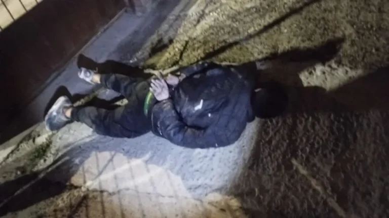 Intentaron robar un taller haciendo un boquete: un detenido