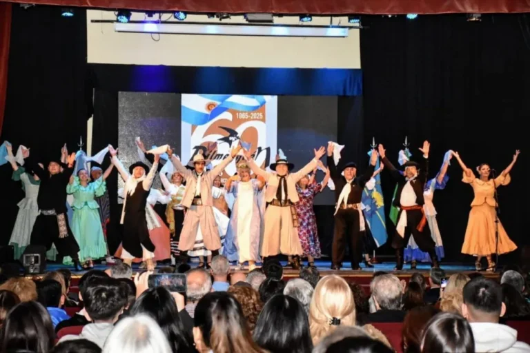 Trelew celebra el Día Mundial del Folclore con un gran festival en el Municipal Nº 1