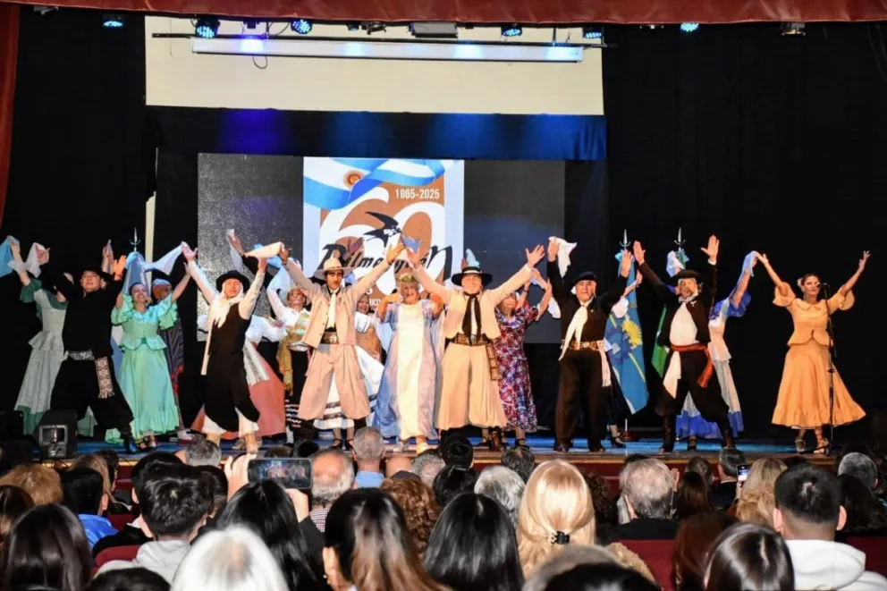 Trelew celebra el Día Mundial del Folclore con un gran festival en el Municipal Nº 1