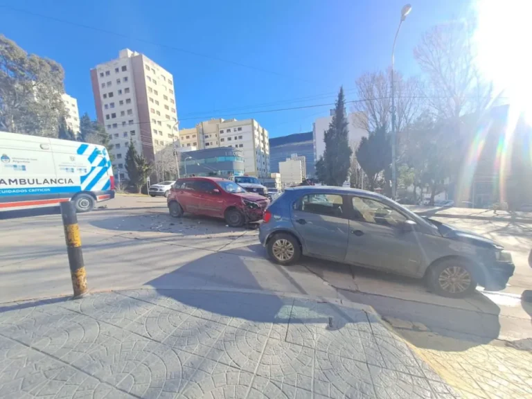 Accidente en Rivadavia e Italia: un conductor trasladado con lesiones leves