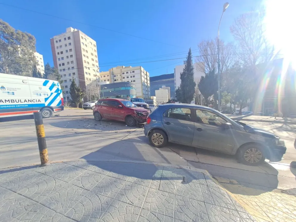 Accidente en Rivadavia e Italia: un conductor trasladado con lesiones leves