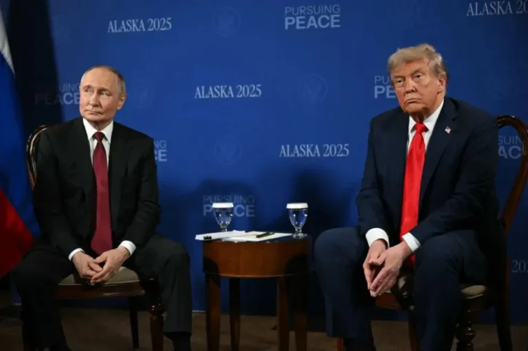 Cumbre en Alaska: Trump niega un acuerdo por Ucrania y Putin habla de un "entendimiento"