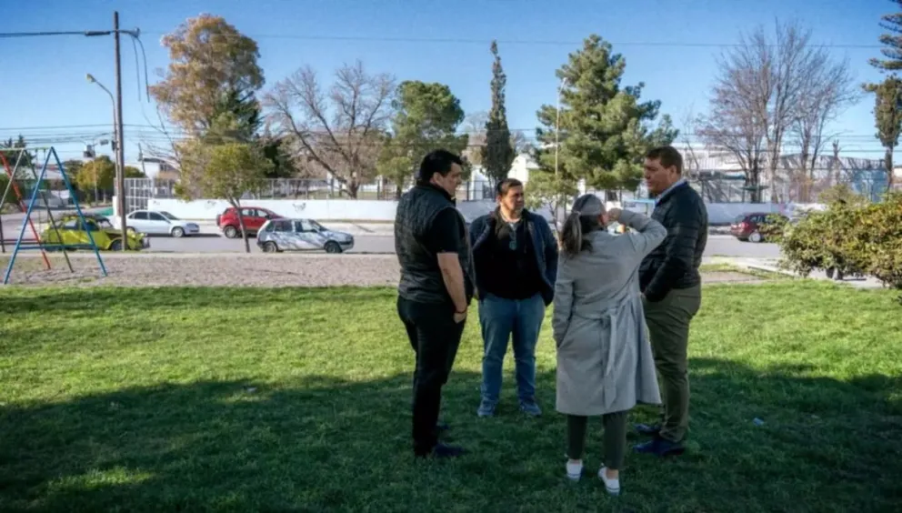 Trabajos de mantenimiento y remodelación en la plaza John Daniel Evans