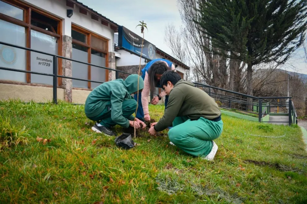 El programa municipal "Escuelas Verdes" llegó a la Fundación Educativa Esquel