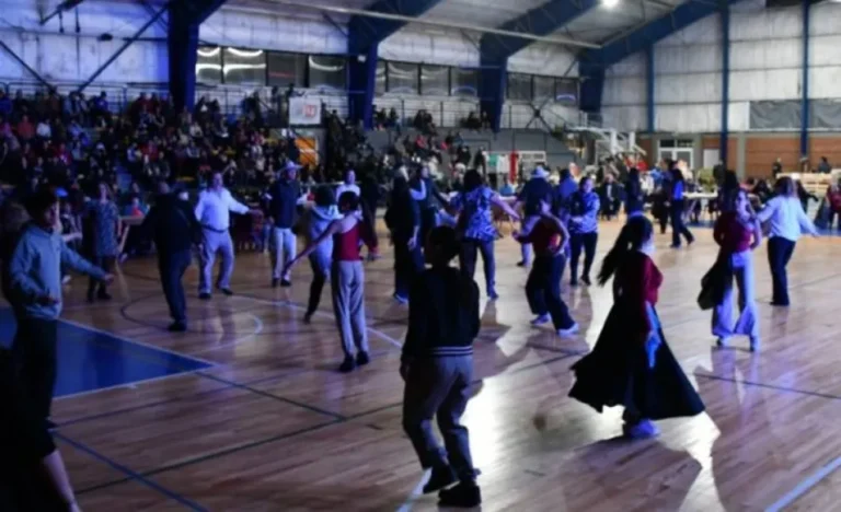 Con gran convocatoria, se realizó la primera edición de la Peña Folclórica Municipal en Esquel