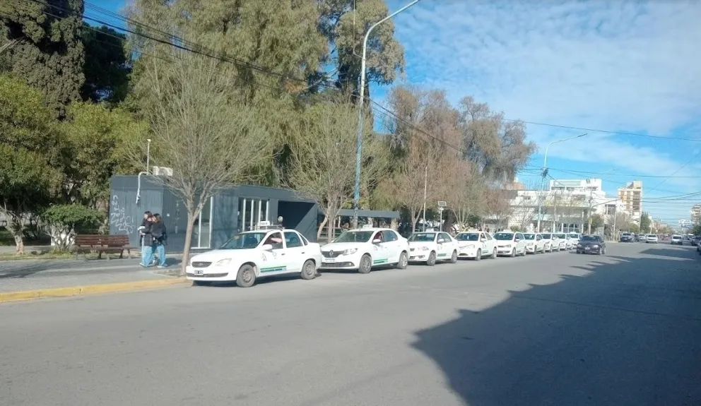 Taxistas del valle buscan hacer frente a la baja demanda de pasajeros