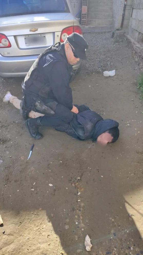 Un hombre irrumpió en una vivienda y amenazó con un cuchillo