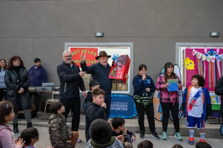 El intendente de Comodoro acompañó los festejos por el Mes de las Infancias