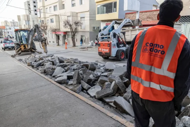 Comenzó el plan de reparación en la principal avenida de Comodoro