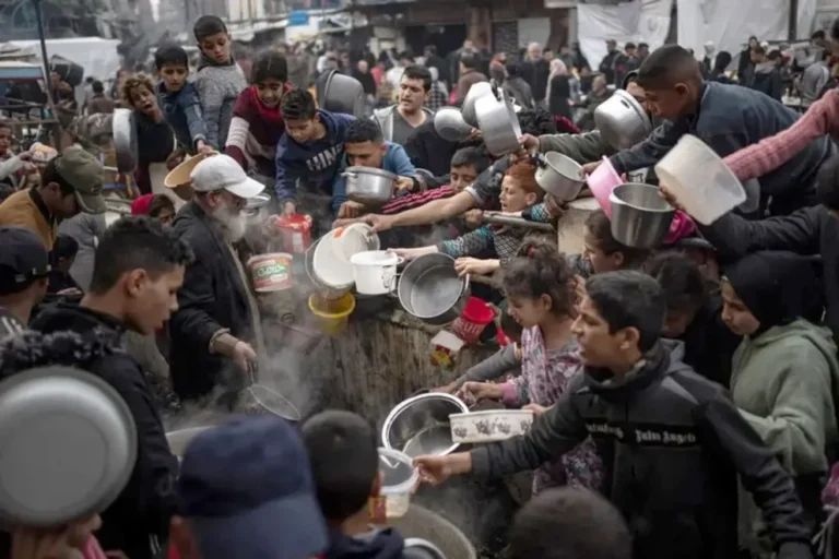 Israel intensifica la ofensiva sobre Gaza en medio de la crisis humanitaria