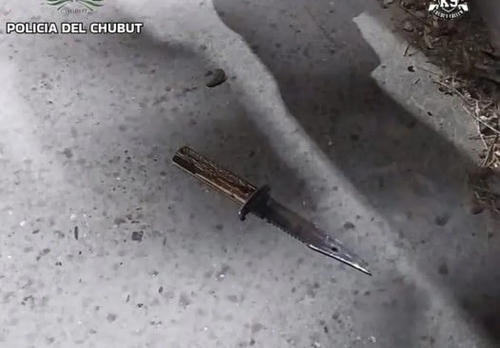 Iba encapuchado, tenía un cuchillo y terminó demorado tras resistirse al arresto